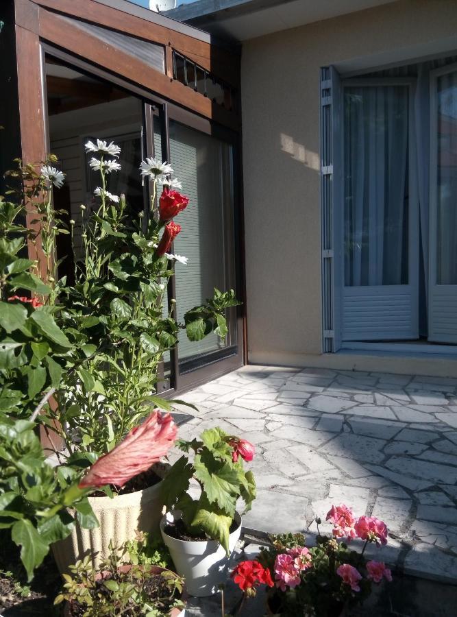 Chez Myla Chambre Avec Tv Ecran Plat Et Salle De Bain Privative Bourges Exterior foto